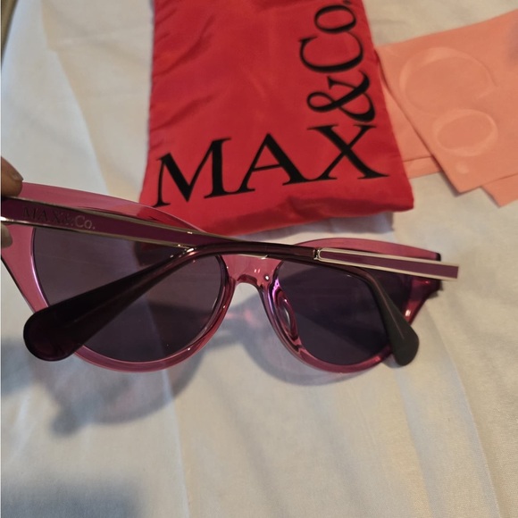 MAX&CO SUNWEAR
MO0101 66Y - SHINY DARK RED / SHINY VIOLET - Picture 13 of 13